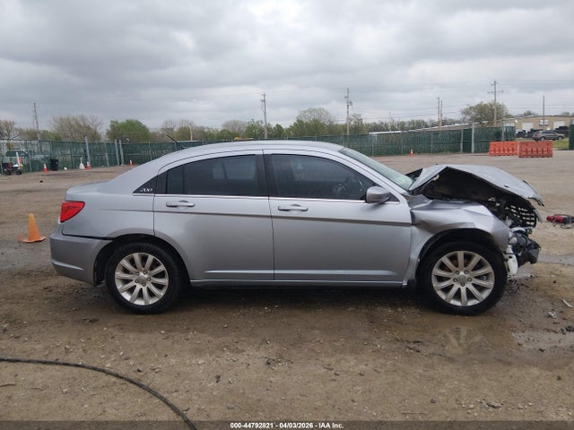 2013 Chrysler 200 Touring მანქანა იყიდება აუქციონზე, vin: 1C3CCBBB8DN598740, აუქციონის ნომერი: 44792821