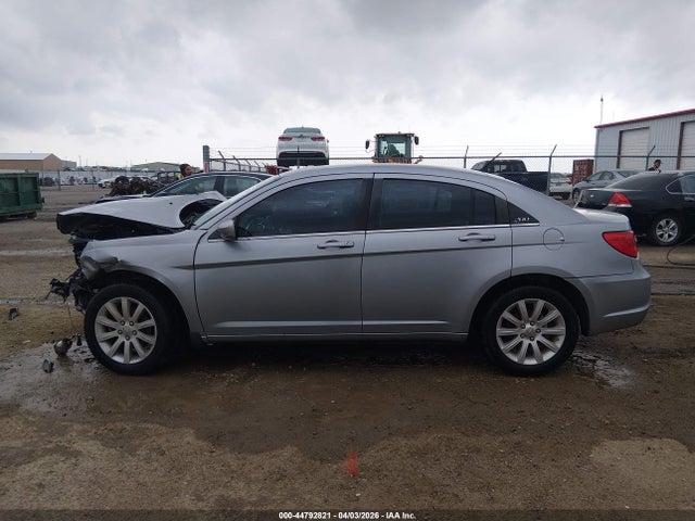 2013 Chrysler 200 Touring მანქანა იყიდება აუქციონზე, vin: 1C3CCBBB8DN598740, აუქციონის ნომერი: 44792821