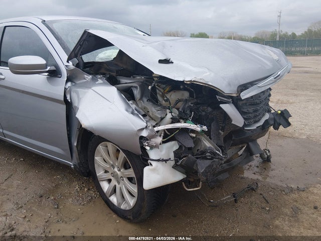 2013 Chrysler 200 Touring მანქანა იყიდება აუქციონზე, vin: 1C3CCBBB8DN598740, აუქციონის ნომერი: 44792821