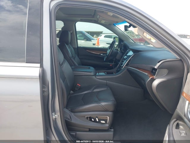 44792913 :رقم المزاد ، 1GYS4CKJXKR203068 vin ، 2019 Cadillac Escalade Premium Luxury مزاد بيع