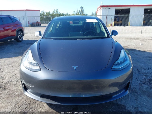 Продажа на аукционе авто 2018 Tesla Model 3 Long Range/performance, vin: 5YJ3E1EB7JF083217, номер лота: 44792935