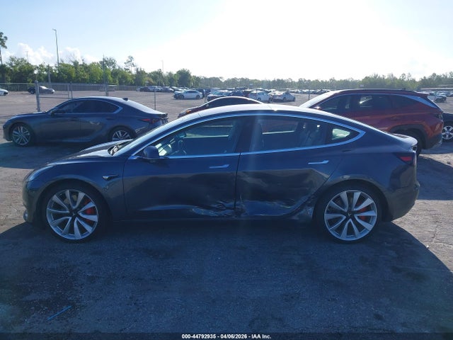Продажа на аукционе авто 2018 Tesla Model 3 Long Range/performance, vin: 5YJ3E1EB7JF083217, номер лота: 44792935