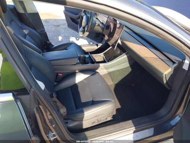 Продажа на аукционе авто 2018 Tesla Model 3 Long Range/performance, vin: 5YJ3E1EB7JF083217, номер лота: 44792935