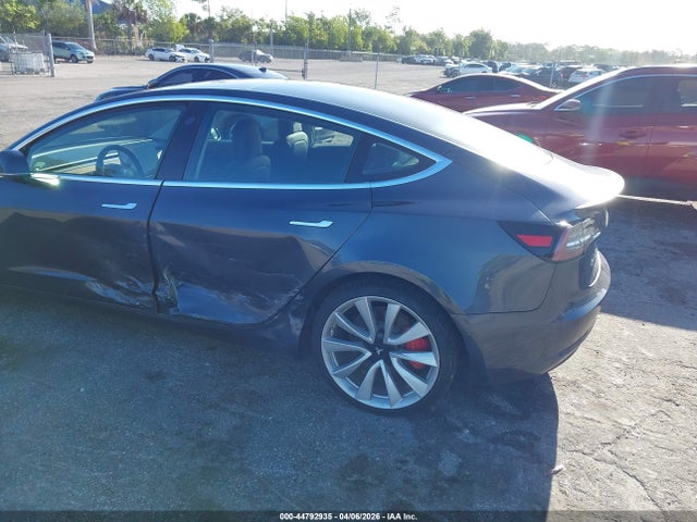 Продажа на аукционе авто 2018 Tesla Model 3 Long Range/performance, vin: 5YJ3E1EB7JF083217, номер лота: 44792935