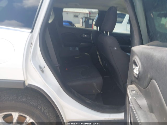 1C4PJLCB1KD145800 Jeep Cherokee Latitude Fwd