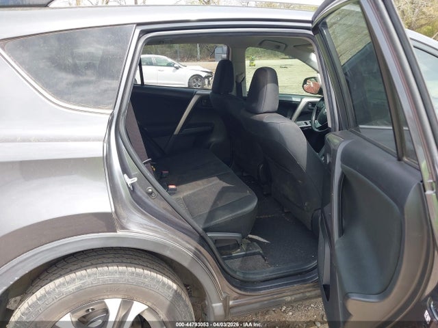 JTMZFREV9JJ751401 Toyota RAV4 LE
