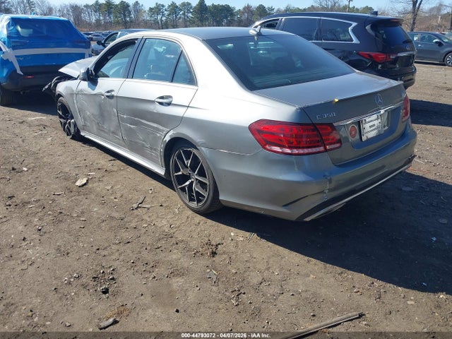 2015 MERCEDES-BENZ E 350 WDDHF8JB4FB140796 Photo 2