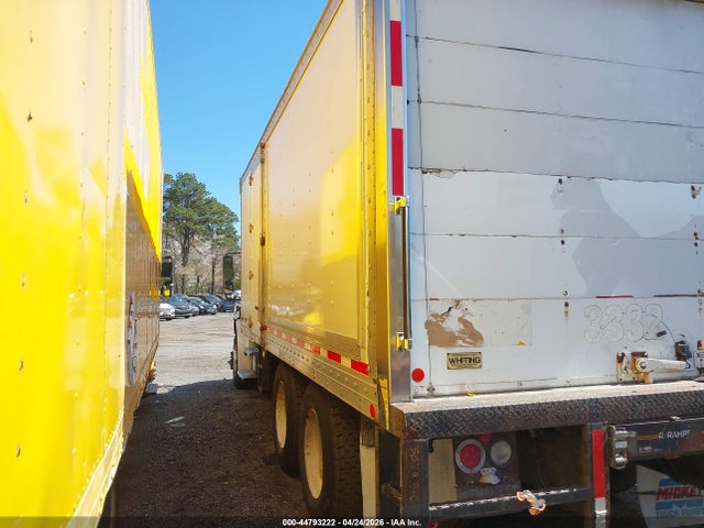 44793222 :رقم المزاد ، 1FVHCYFC8JHJP3332 vin ، 2018 Freightliner M2 106 مزاد بيع