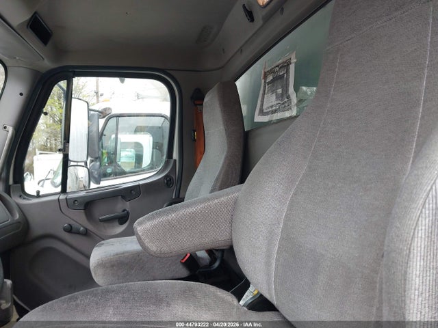 44793222 :رقم المزاد ، 1FVHCYFC8JHJP3332 vin ، 2018 Freightliner M2 106 مزاد بيع