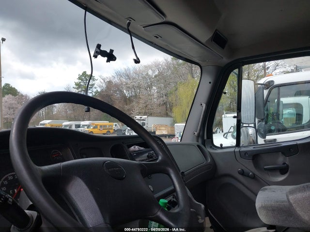 44793222 :رقم المزاد ، 1FVHCYFC8JHJP3332 vin ، 2018 Freightliner M2 106 مزاد بيع