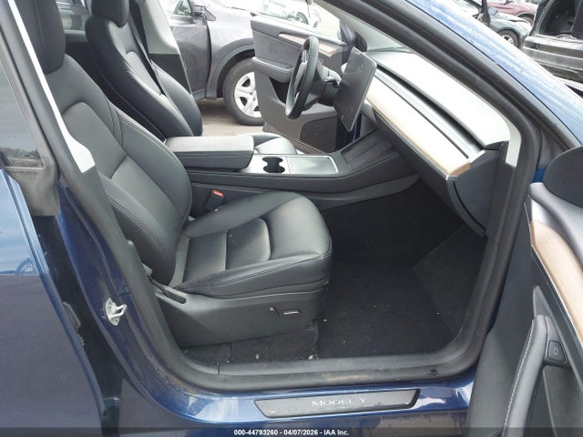 44793260 :رقم المزاد ، 7SAYGDEEXPF845978 vin ، 2023 Tesla Model Y مزاد بيع