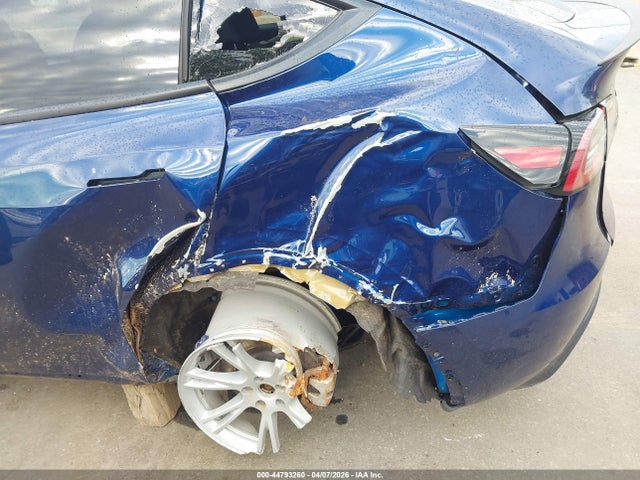 44793260 :رقم المزاد ، 7SAYGDEEXPF845978 vin ، 2023 Tesla Model Y مزاد بيع