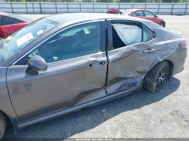Auction sale of the 2022 Toyota Camry Se, vin: 4T1G11AK1NU649562, lot number: 44793366
