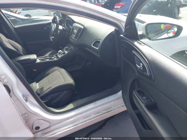 Aukcja sprzedaży 2015 Chrysler 200 Limited, vin: 1C3CCCAB4FN617410, numer aukcji: 44793613