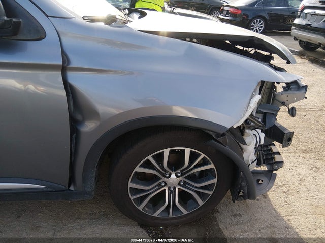 Продаж на аукціоні авто 2018 Mitsubishi Outlander Es, vin: JA4AD2A30JJ002804, номер лоту: 44793670