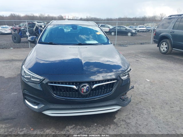 44793999 :رقم المزاد ، W04GV8SX6J1085473 vin ، 2018 Buick Regal Tourx Essence مزاد بيع