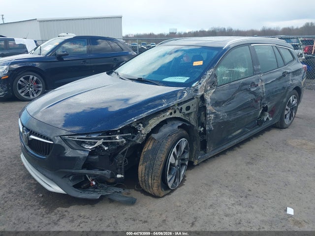 44793999 :رقم المزاد ، W04GV8SX6J1085473 vin ، 2018 Buick Regal Tourx Essence مزاد بيع