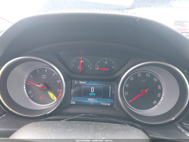 44793999 :رقم المزاد ، W04GV8SX6J1085473 vin ، 2018 Buick Regal Tourx Essence مزاد بيع