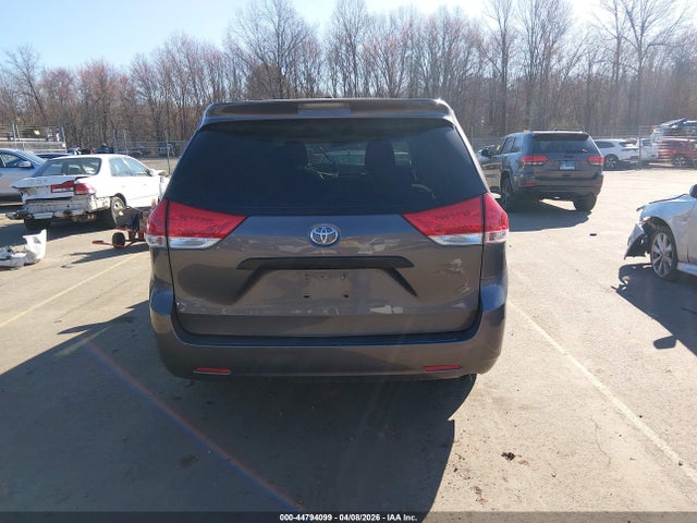 2013 Toyota Sienna L V6 7 Passenger მანქანა იყიდება აუქციონზე, vin: 5TDZK3DC4DS349740, აუქციონის ნომერი: 44794099