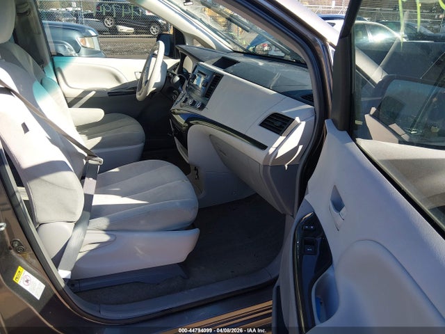 2013 Toyota Sienna L V6 7 Passenger მანქანა იყიდება აუქციონზე, vin: 5TDZK3DC4DS349740, აუქციონის ნომერი: 44794099