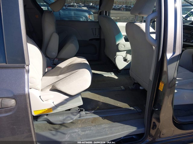 2013 Toyota Sienna L V6 7 Passenger მანქანა იყიდება აუქციონზე, vin: 5TDZK3DC4DS349740, აუქციონის ნომერი: 44794099