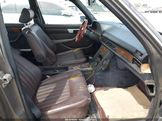 1982 MERCEDES-BENZ 300 WDBCB20A6CB032101 Photo 4