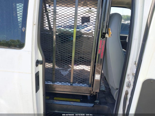 44794446 :رقم المزاد ، 1FBNE31L83HB73907 vin ، 2003 Ford E-350 Super Duty Chateau/xl/xlt مزاد بيع