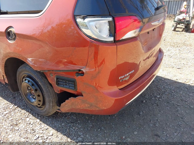Продаж на аукціоні авто 2018 Chrysler Pacifica Touring L, vin: 2C4RC1BG5JR257337, номер лоту: 44794481