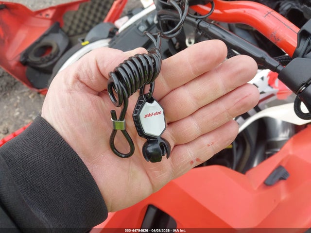 2BPSTGLG1LV000012 Ski-Doo Summit X 850