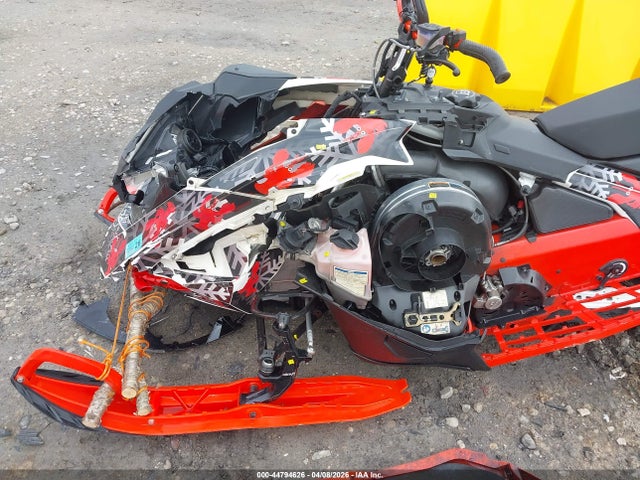 2BPSTGLG1LV000012 Ski-Doo Summit X 850