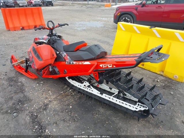 2BPSTGLG1LV000012 Ski-Doo Summit X 850
