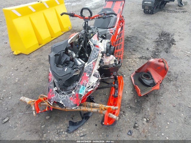 2BPSTGLG1LV000012 Ski-Doo Summit X 850