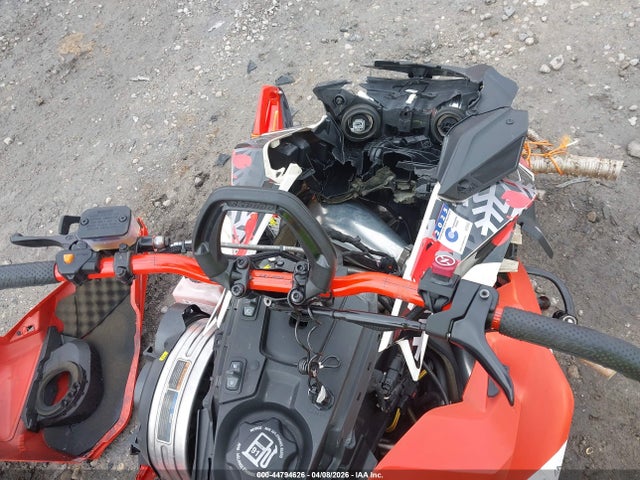2BPSTGLG1LV000012 Ski-Doo Summit X 850