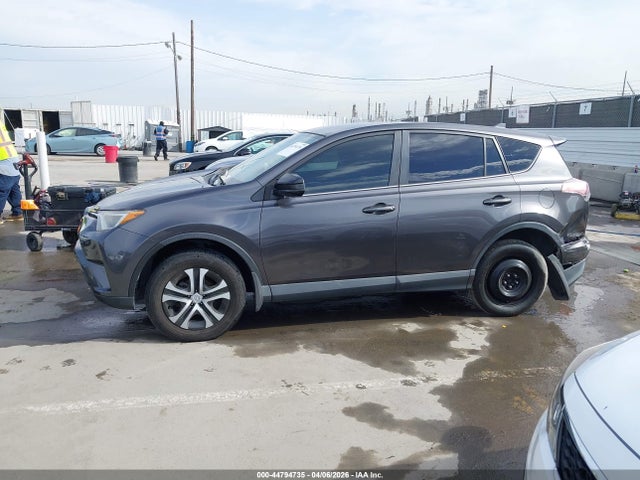 JTMZFREV6JJ730635 Toyota RAV4 LE