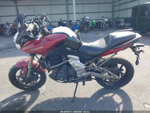 44794778 :رقم المزاد ، JKALEEC12BDA01501 vin ، 2011 Kawasaki Le650 C مزاد بيع