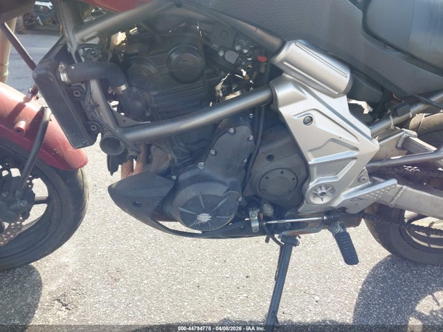 44794778 :رقم المزاد ، JKALEEC12BDA01501 vin ، 2011 Kawasaki Le650 C مزاد بيع