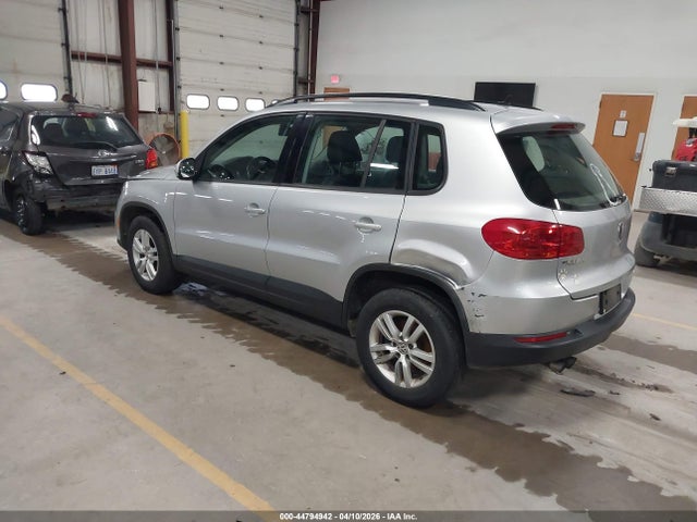 2016 VOLKSWAGEN TIGUAN WVGBV7AX7GW533741 Photo 2