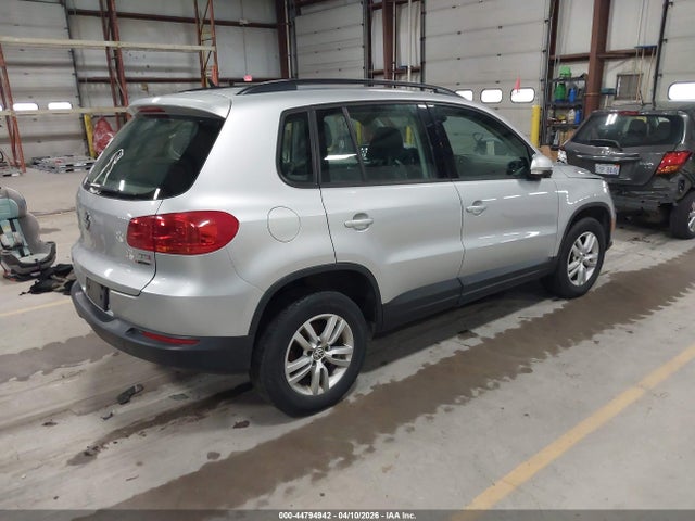 2016 VOLKSWAGEN TIGUAN WVGBV7AX7GW533741 Photo 3