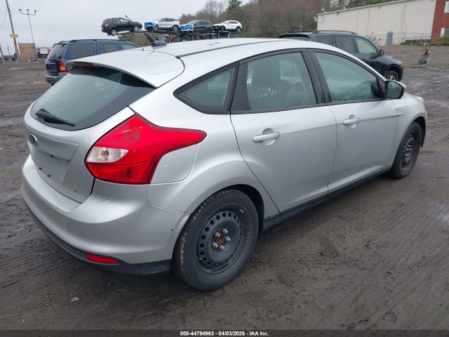 44794963 :رقم المزاد ، 1FAHP3K21CL175672 vin ، 2012 Ford Focus Se مزاد بيع