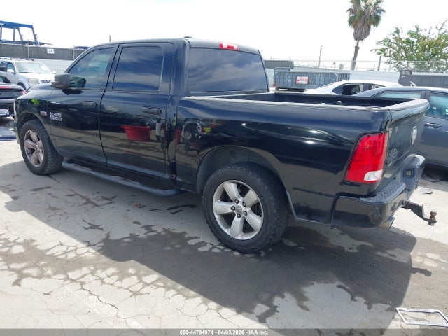 2013 RAM 1500 1C6RR6KT7DS588374 Photo 2