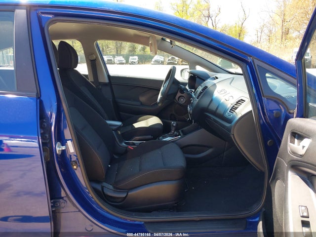 44795168 :رقم المزاد ، 3KPFK4A70HE085559 vin ، 2017 Kia Forte Lx مزاد بيع