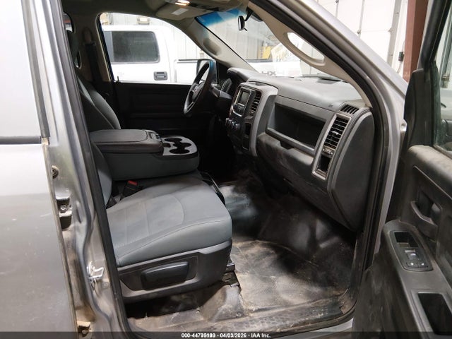 1C6RR7KG6KS651521 RAM 1500 Classic Tradesman 4x4 5&#039;7 Box