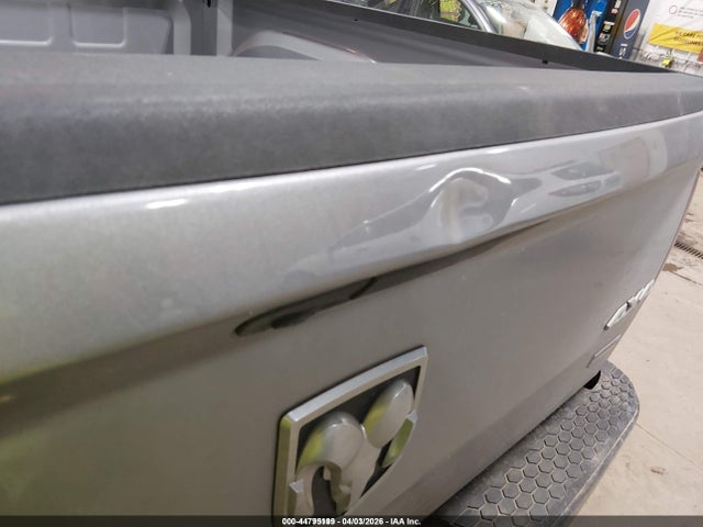 1C6RR7KG6KS651521 RAM 1500 Classic Tradesman 4x4 5&#039;7 Box