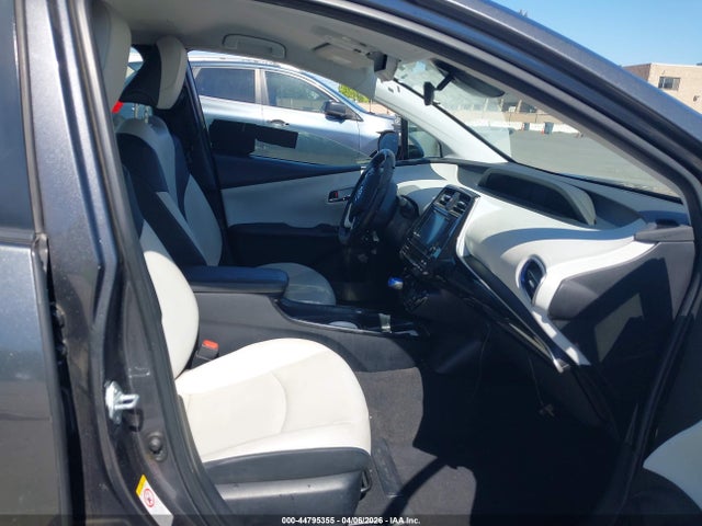 JTDKARFU3G3016139 Toyota Prius Three Touring