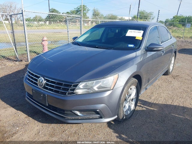 2017 Volkswagen Passat 1.8t S მანქანა იყიდება აუქციონზე, vin: 1VWAT7A32HC074766, აუქციონის ნომერი: 44795508