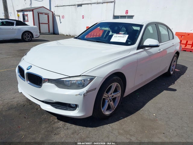 BMW 320i 2014 WBA3B1C54EP678816 Image 2