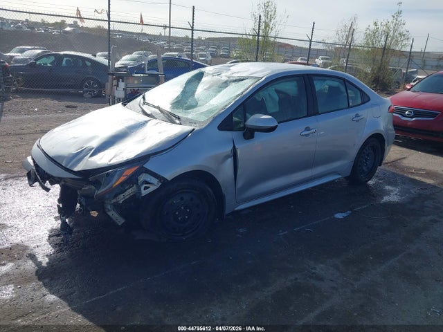 Toyota COROLLA LE 2022 JTDEPMAE7NJ194451 Image 2