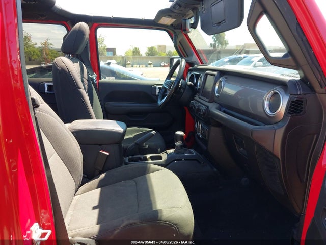 1C4HJXEN8MW864844 Jeep Wrangler Unlimited Sahara