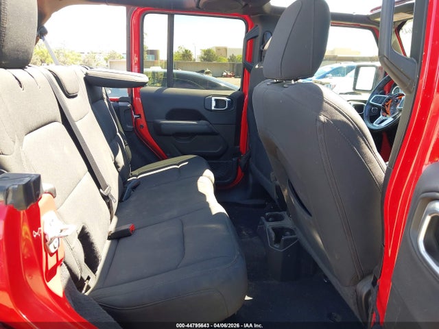 1C4HJXEN8MW864844 Jeep Wrangler Unlimited Sahara