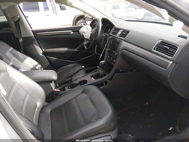 1VWDT7A36HC040049 Volkswagen Passat 1.8t R-line